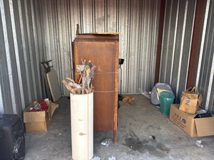 10 x 10 storage unit in Baltimore, MD