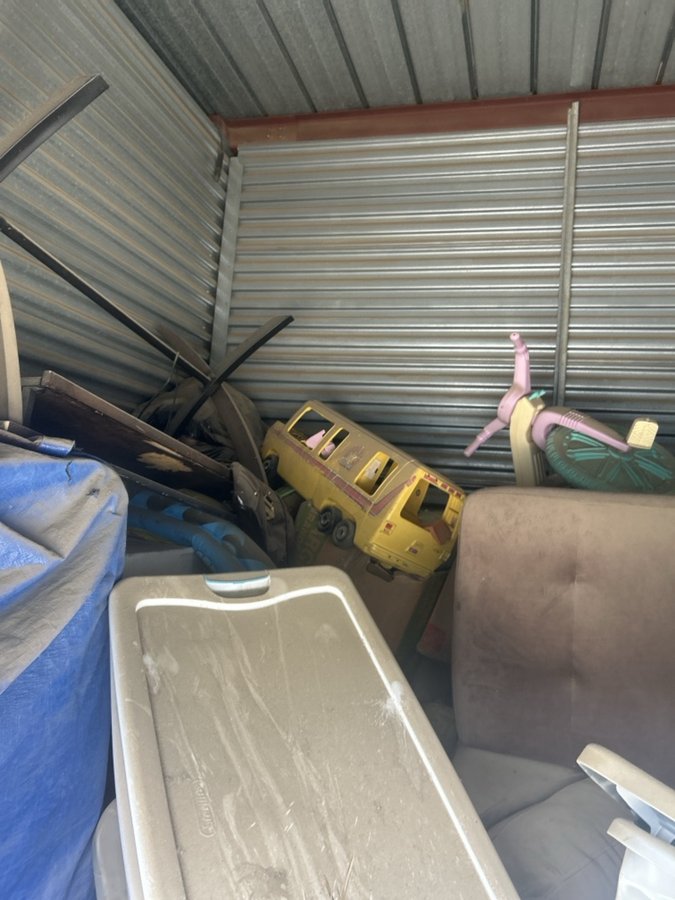 9 x 10 storage unit in Victorville, CA