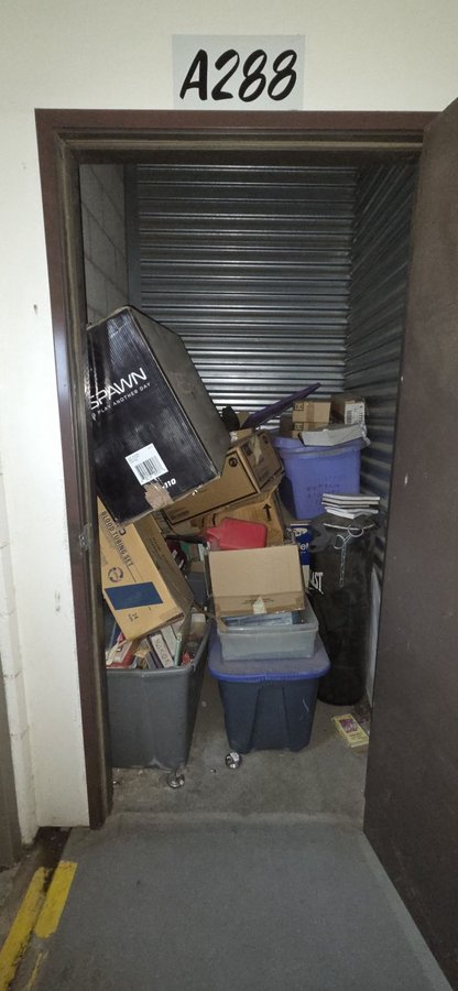 5 x 4 storage unit in Victorville, CA