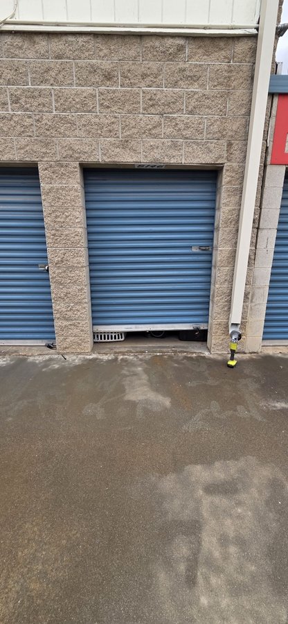 4 x 6 storage unit in Victorville, CA
