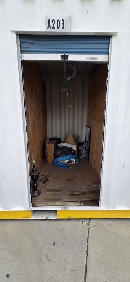 5 x 8 storage unit in Victorville, CA