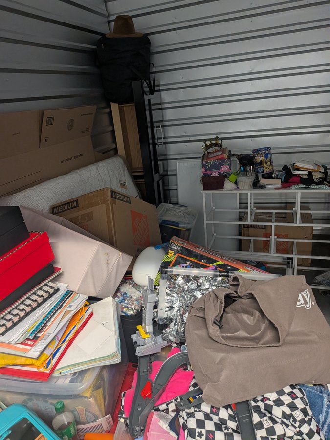 10 x 10 storage unit in Palmdale, CA