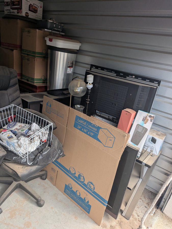 10 x 15 storage unit in Palmdale, CA