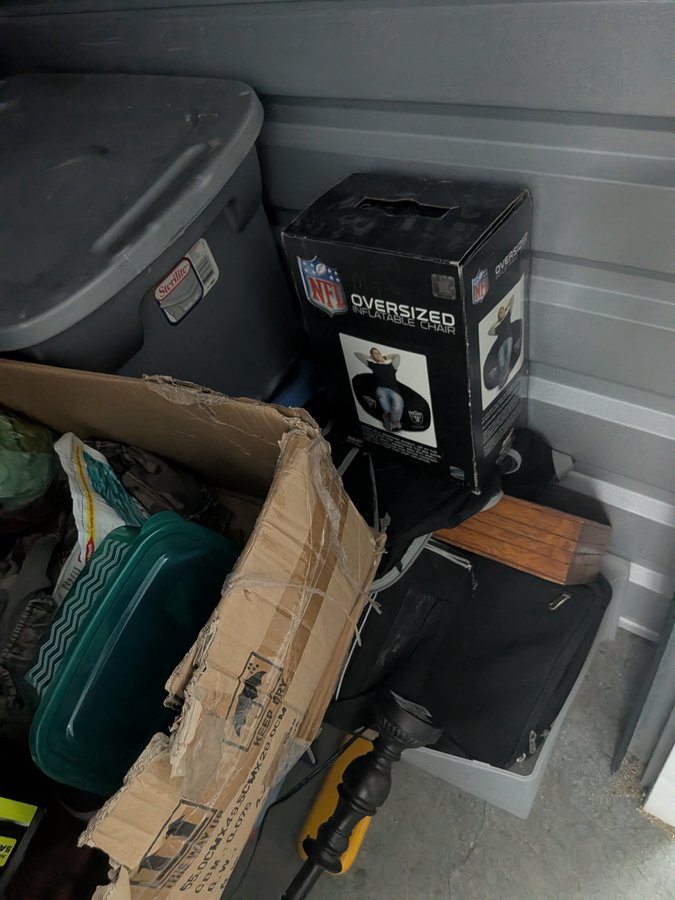 5 x 10 storage unit in Palmdale, CA