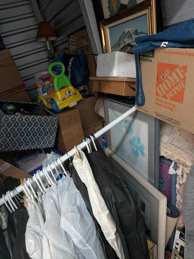 7 x 10 storage unit in Palmdale, CA