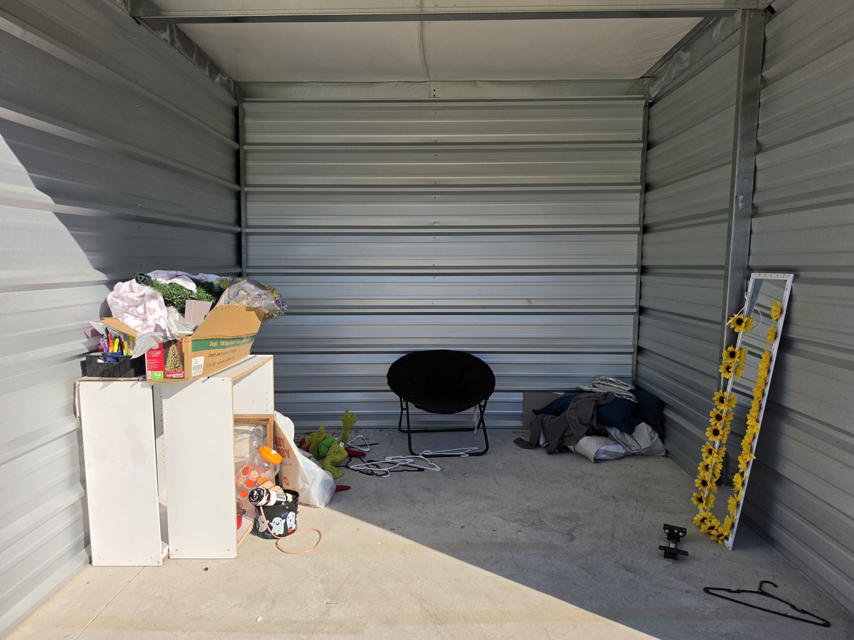 10 x 10 storage unit in Hannibal, MO