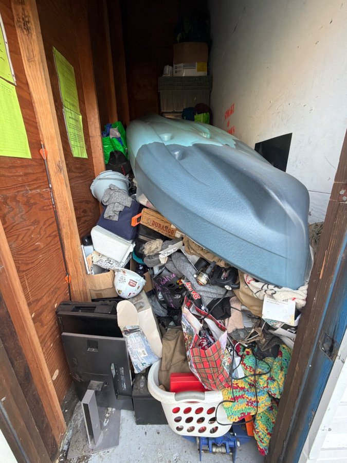 4 x 10 storage unit in Springfield, OR