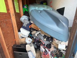 4 x 10 storage unit in Springfield, OR