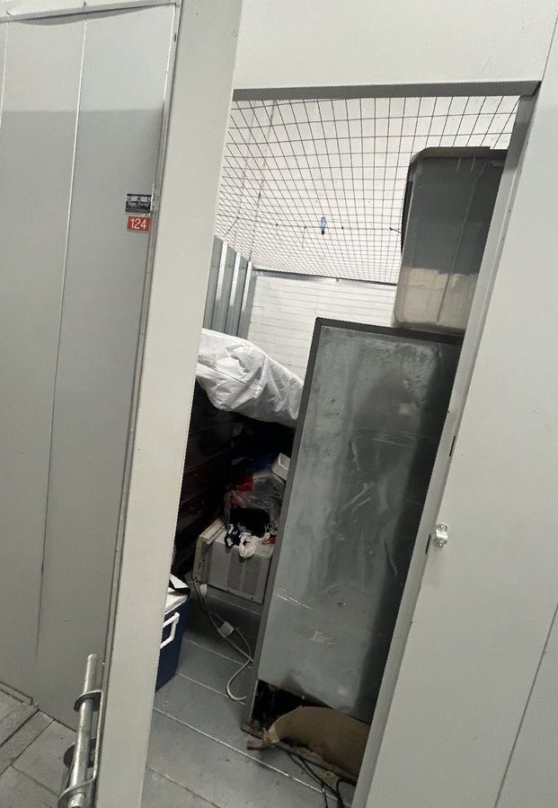 6 x 10 storage unit in Orange, NJ