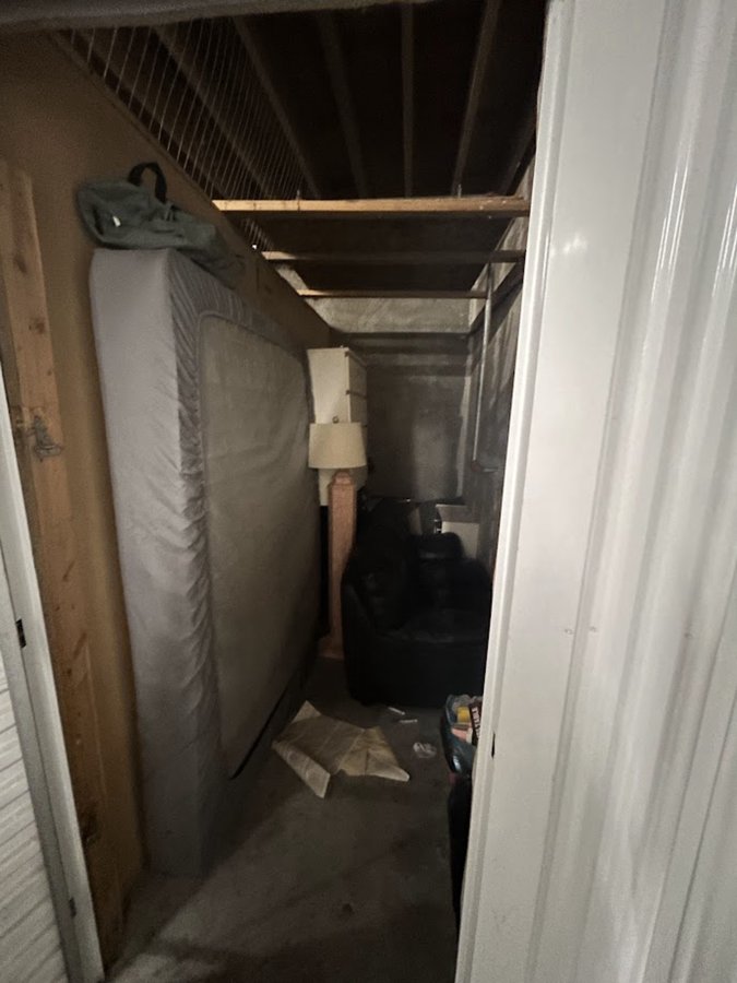 5 x 12 storage unit in Renton, WA