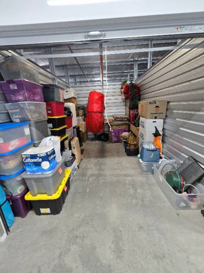 10 x 15 storage unit in Seminole, FL