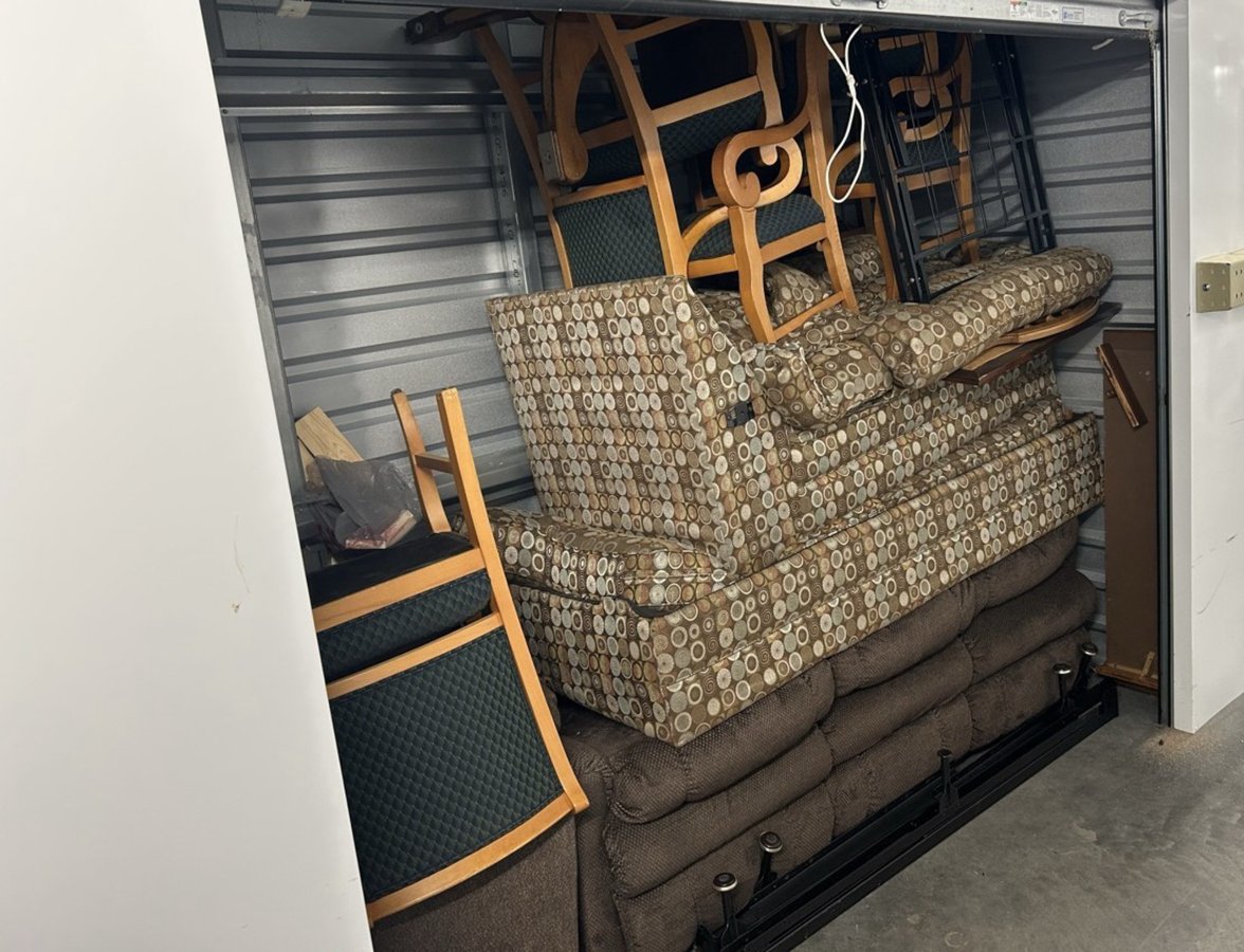 10 x 4 storage unit in Louisville, KY
