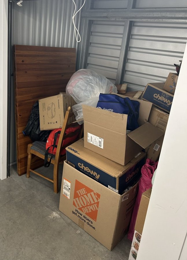 4 x 8 storage unit in Louisville, KY