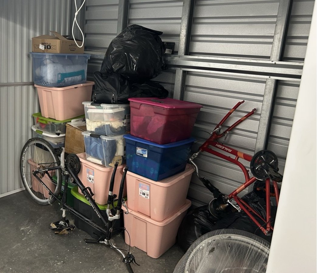 10 x 4 storage unit in Louisville, KY