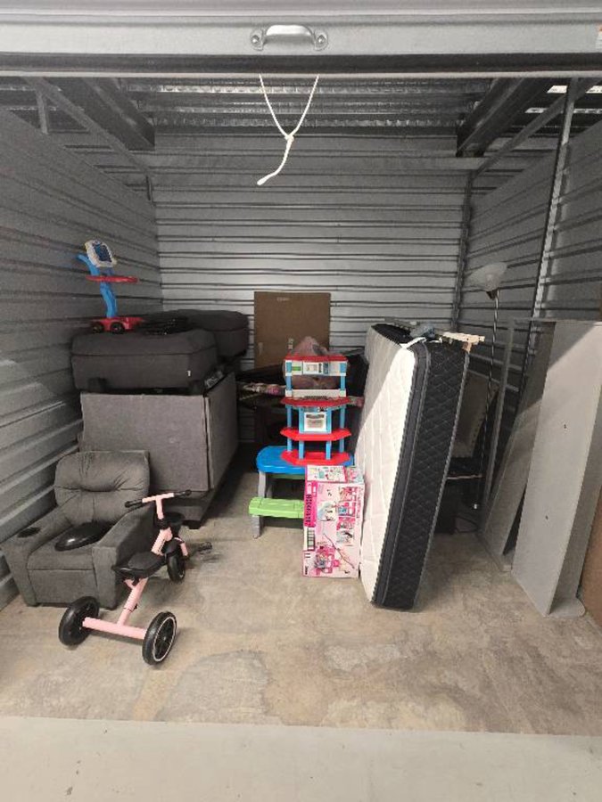 10 x 10 storage unit in Gahanna, OH