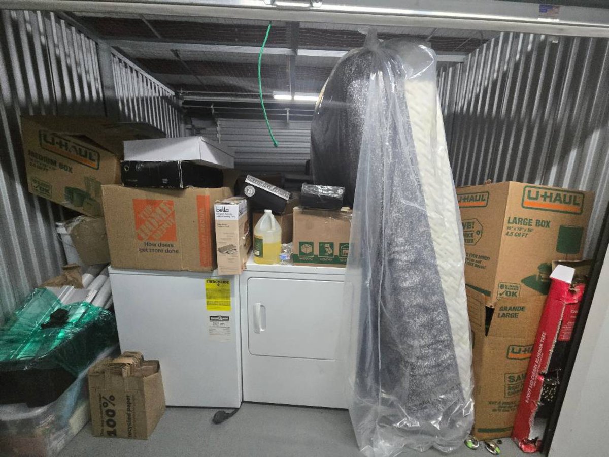 10 x 10 storage unit in Goose Creek, SC