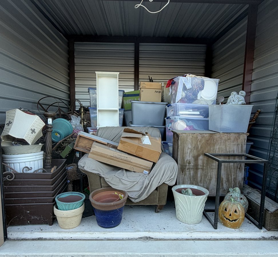 10 x 10 storage unit in Florence, TX