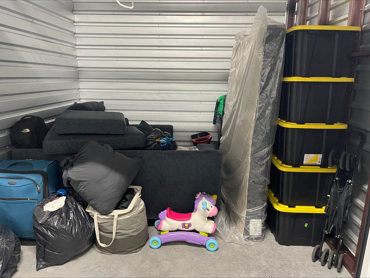 10 x 8 storage unit in Kissimmee, FL