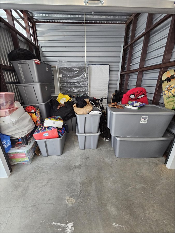 10 x 10 storage unit in Dundalk, MD