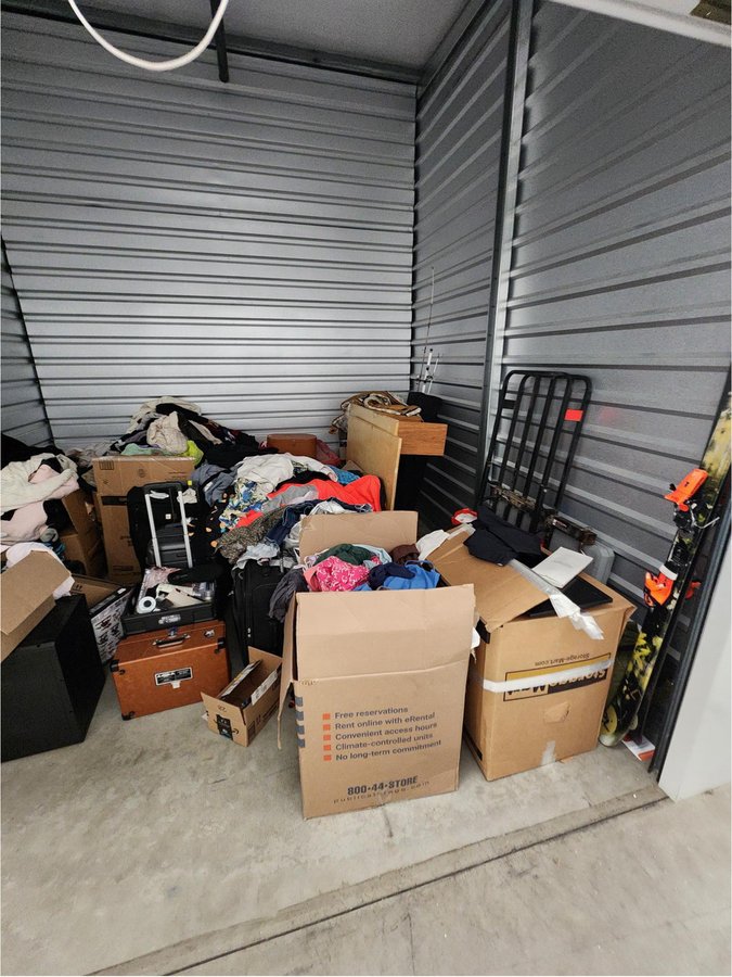 10 x 10 storage unit in Palm Springs, CA
