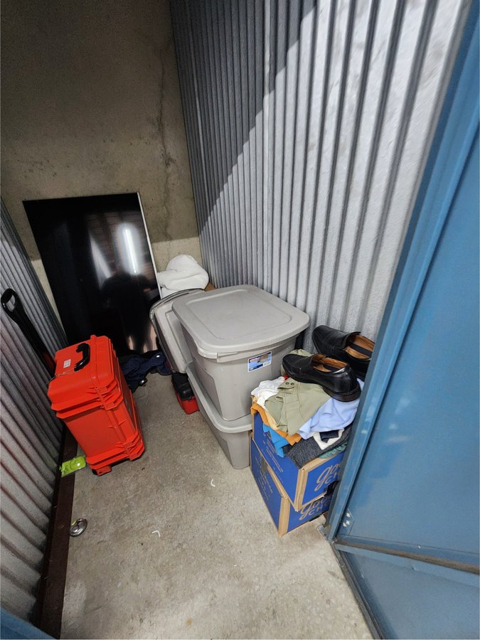 4 x 7 storage unit in Louisville, KY