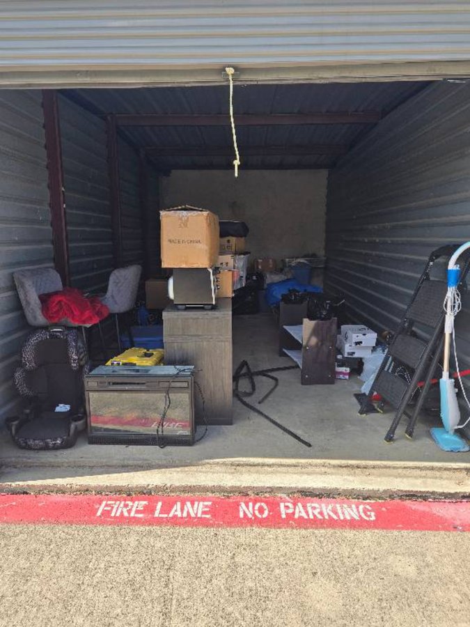 10 x 20 storage unit in Bedford, TX