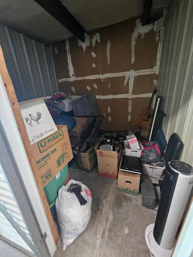 10 x 10 storage unit in Pinellas Park, FL