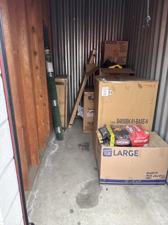 5 x 10 storage unit in Hemet, CA