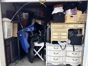 10 x 10 storage unit in Dundalk, MD