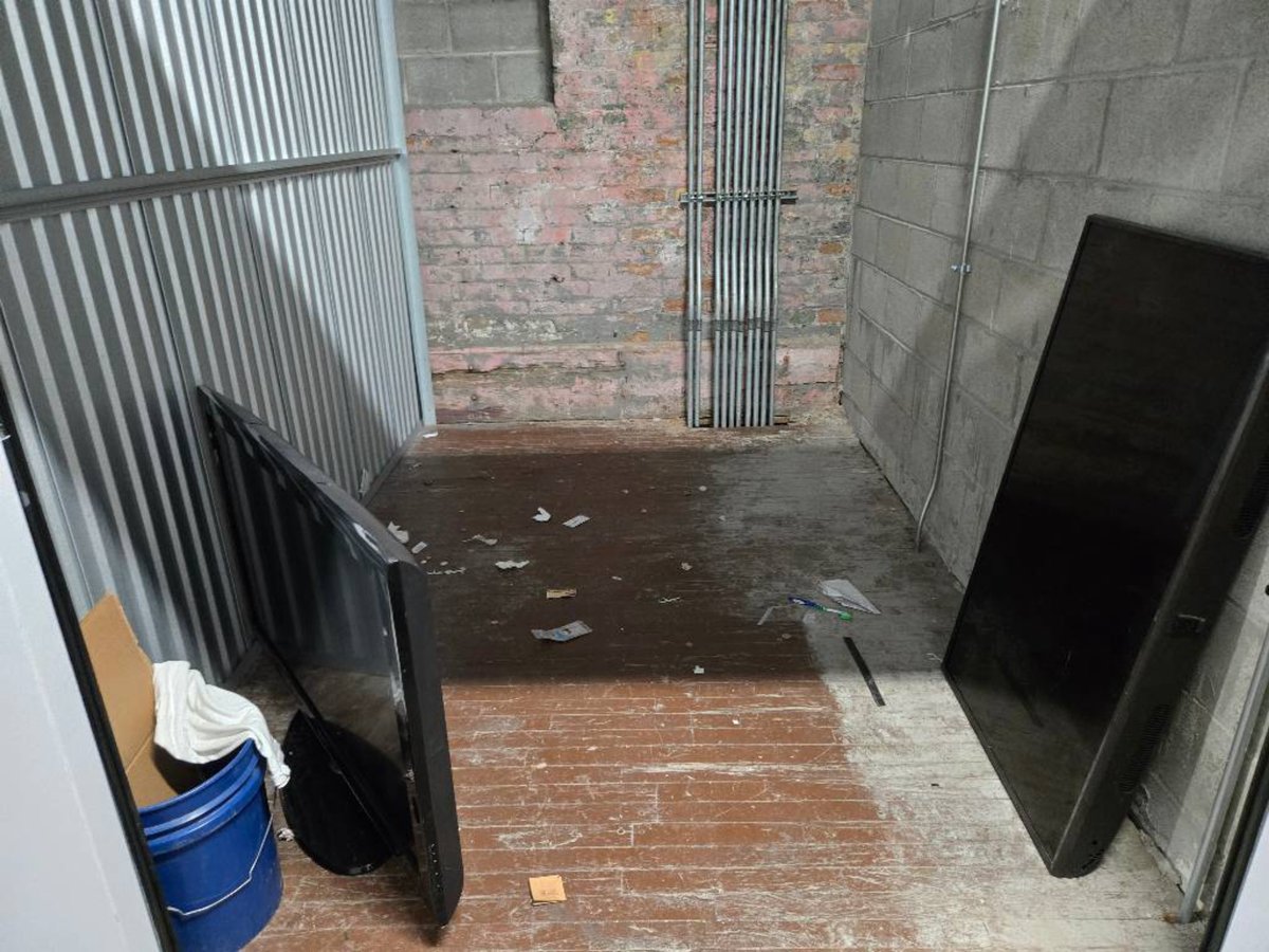 6 x 10 storage unit in Chicago, IL