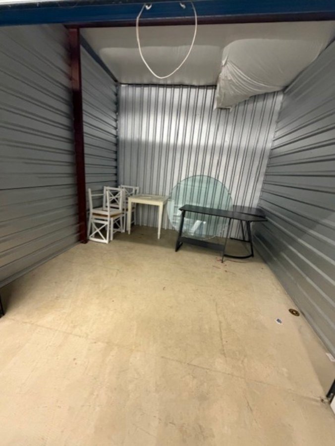 10 x 10 storage unit in Leesburg, VA