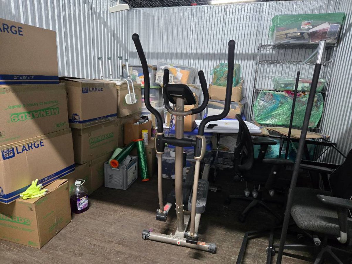 10 x 10 storage unit in Chicago, IL