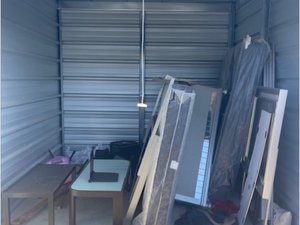 10 x 10 unit in Lexington