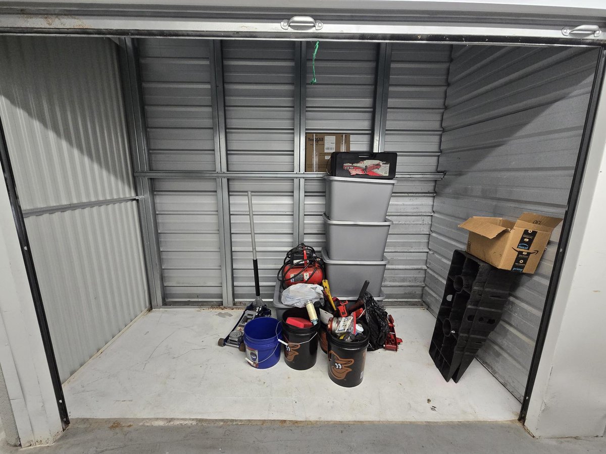 5 x 10 storage unit in Baltimore, MD