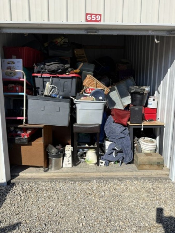 9 x 12 storage unit in Mount Washington, KY