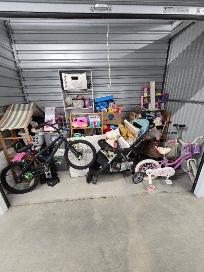 10 x 5 storage unit in Cape Coral, FL