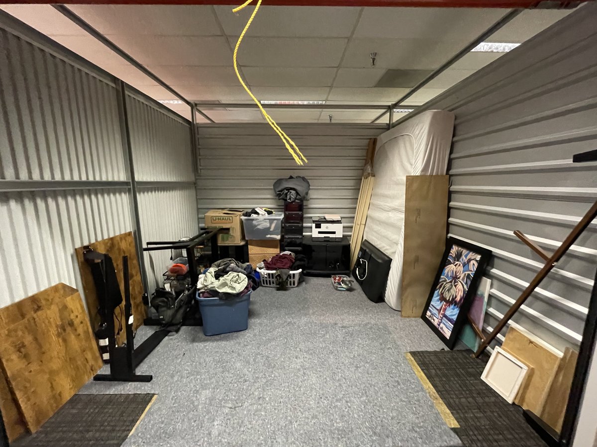 10 x 10 storage unit in Tukwila, WA