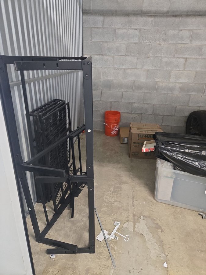 10 x 10 storage unit in Baltimore, MD