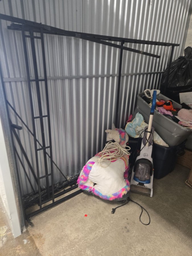 7 x 10 storage unit in Baltimore, MD