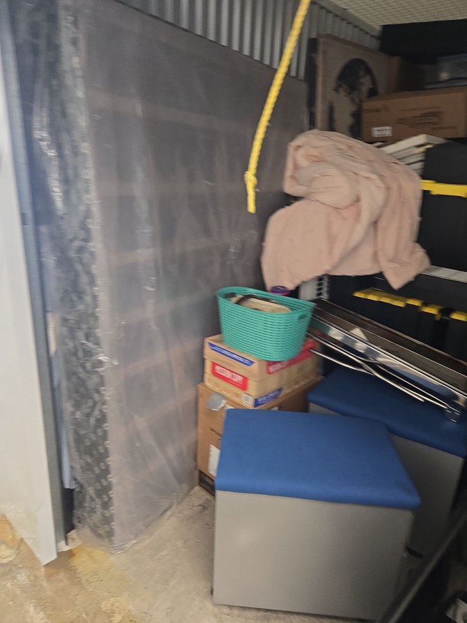 7 x 10 storage unit in Baltimore, MD