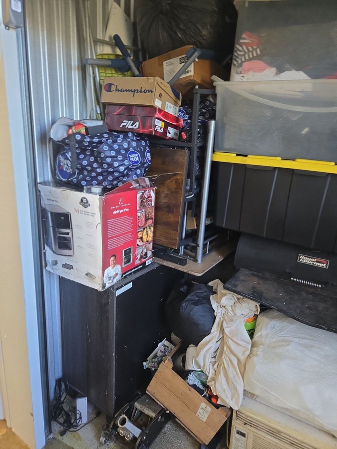 10 x 10 storage unit in Baltimore, MD