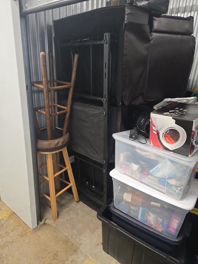 7 x 10 storage unit in Baltimore, MD