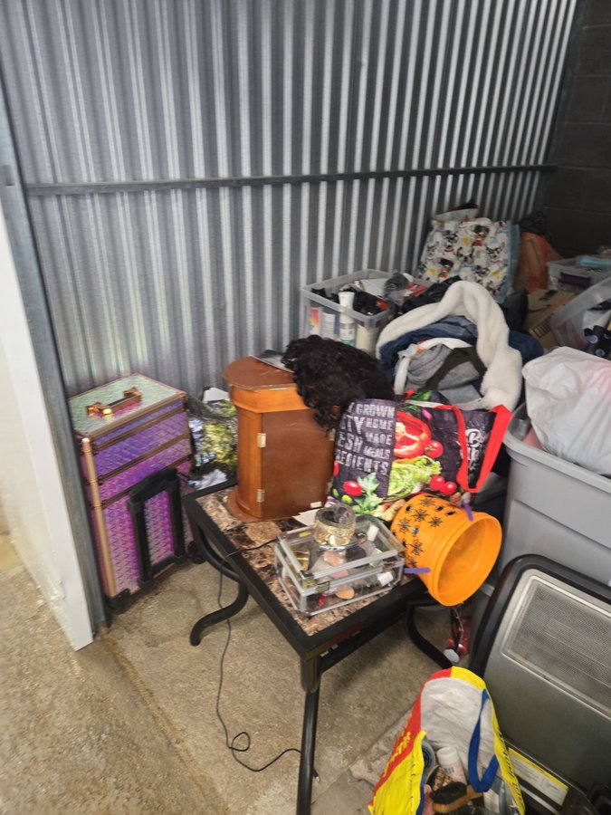 10 x 10 storage unit in Baltimore, MD