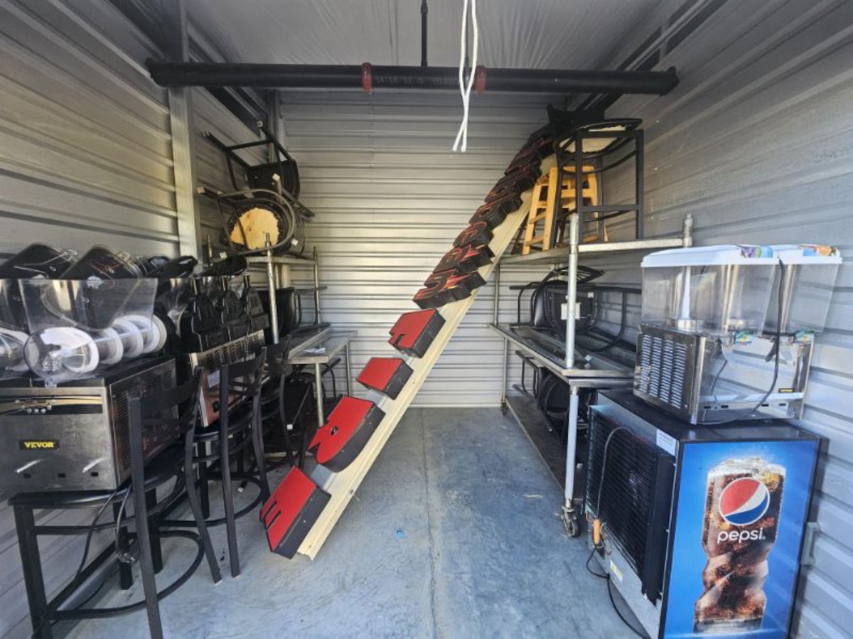 10 x 10 storage unit in La Plata, MD