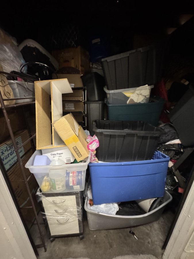 12 x 15 storage unit in Canoga Park, CA
