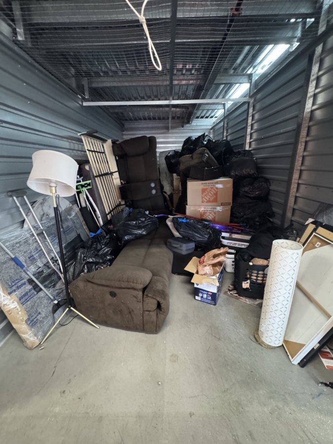 10 x 20 storage unit in Canoga Park, CA