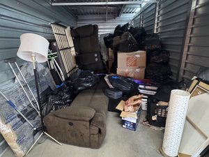 10 x 20 storage unit in Canoga Park, CA