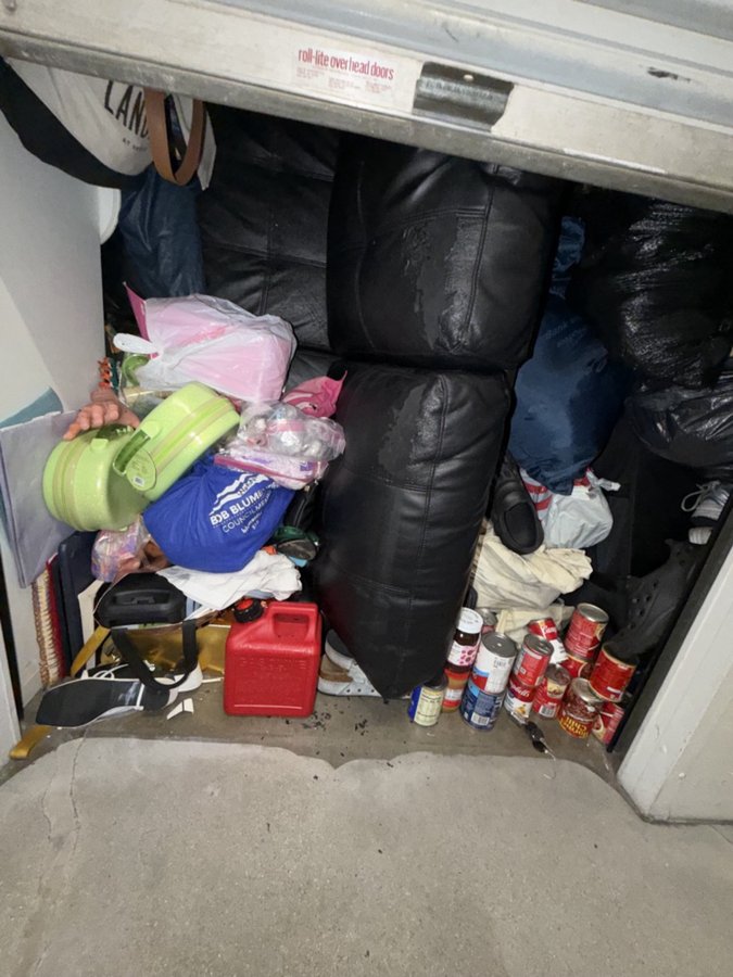 10 x 11 storage unit in Canoga Park, CA