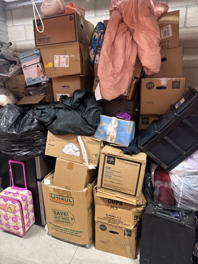 10 x 4 storage unit in Canoga Park, CA