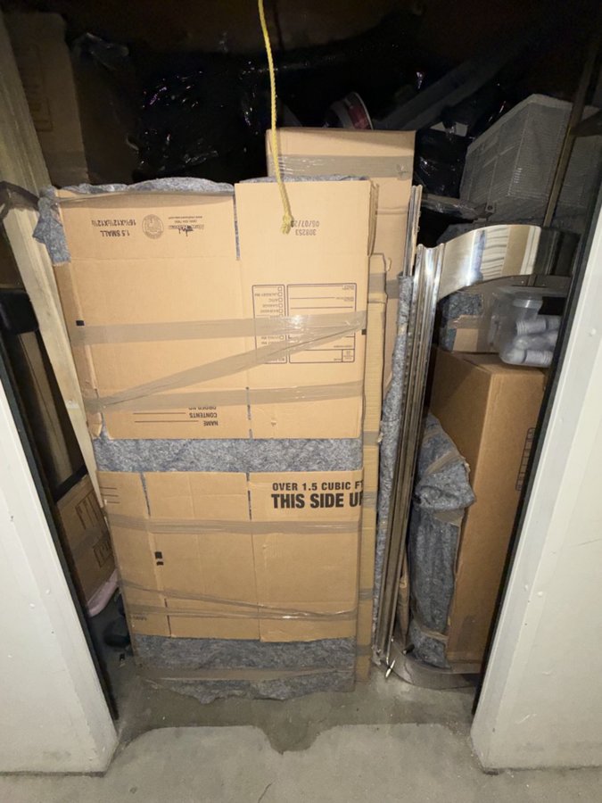 10 x 11 storage unit in Canoga Park, CA